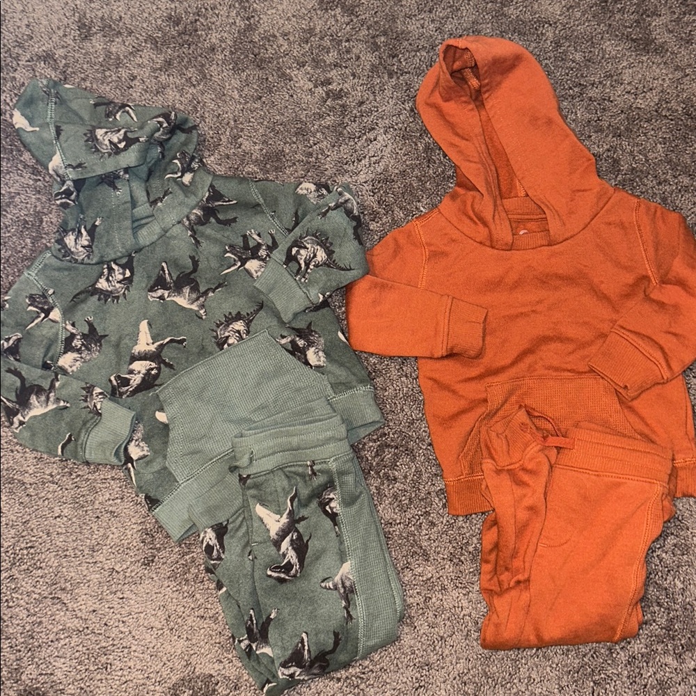 Size 2T orange & green Dino sweat suit set matching twin set!